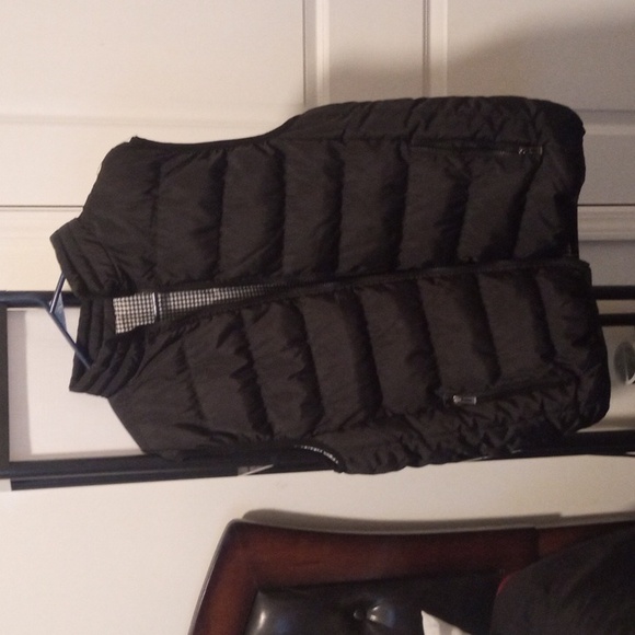 Black Bubble Vest - Picture 6 of 6